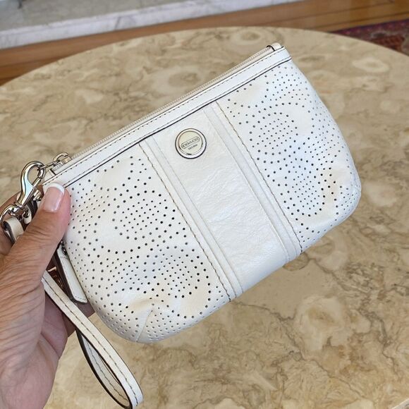NWOT Coach White Laser Cut Leather Wristlet Wallet C-Monogram - Picture 1 of 12